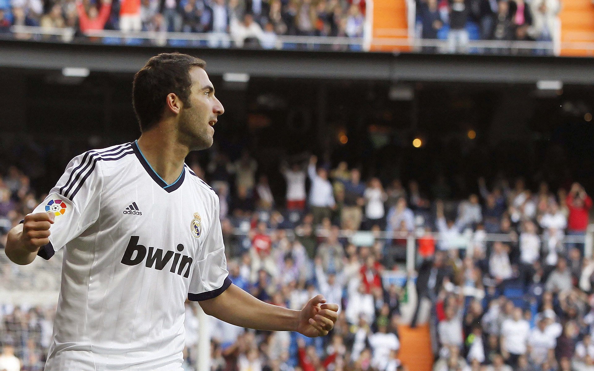 佛罗伦萨惊险逆转帕尔马，主场保持不败神奇延续，佛罗伦萨换帅