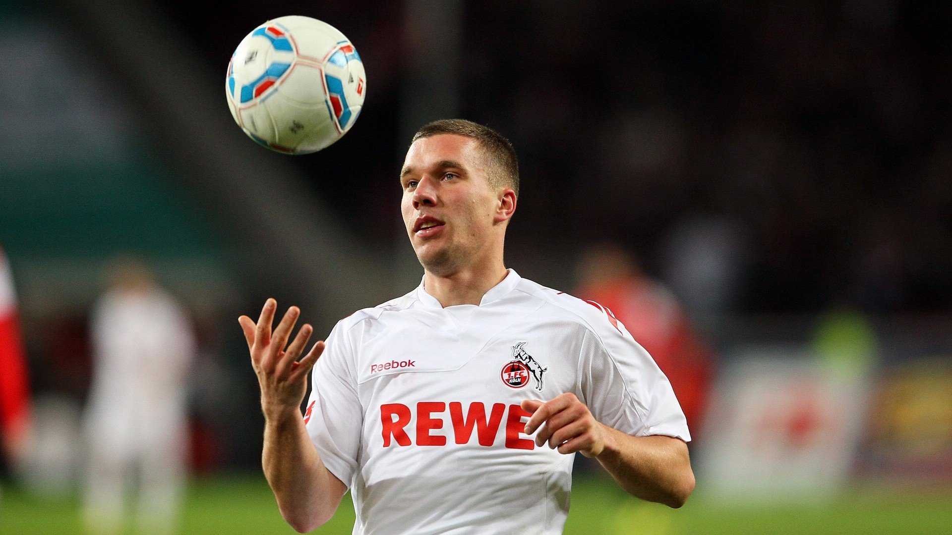 开云体育下载入口-拜仁慕尼黑主场3-0战胜门兴格拉德巴赫，进攻火力全开，拜仁慕尼黑对门兴格拉德巴赫比分